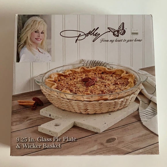 Tabletops Unlimited Kitchen Dolly Parton Glass Pie Plate Wicker